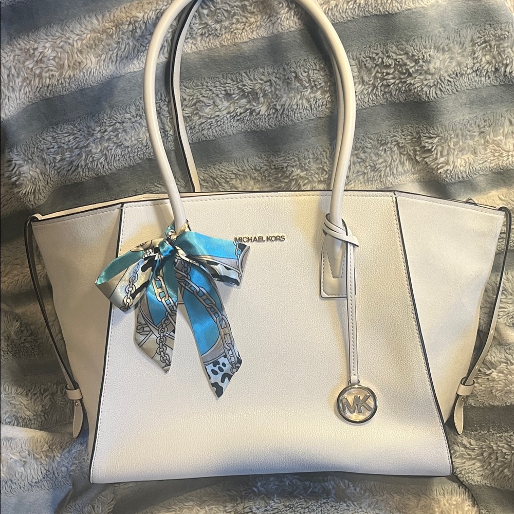 Michael Kors Extra Large Avril Cream Leather Tote with Suede accents NWOT